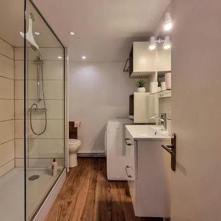 Travel Homes - Newgate 1, Elegant, Heart Of 아파트