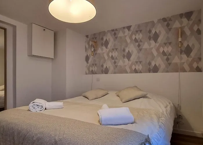 Travel Homes - Newgate 1, Elegant, Heart Of Daire *